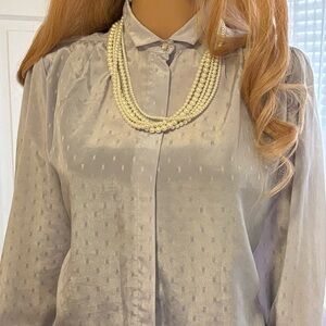 FEMININE DRESSY LIGHT GRAY WITH SHEEN BLOUSE AND IRIDESCENT WHITE BUTTONS SIZE 6
